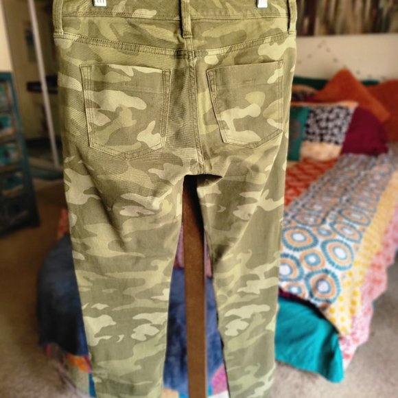Banana Republic heritage Green Camoflauge Jeans, Size 25 - Picture 2 of 8